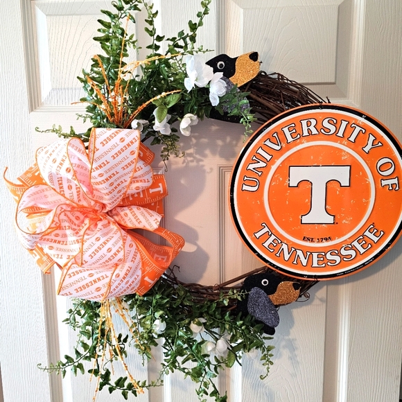 University of Tennessee Wreath with Orange Accents - Picture 8 of 10